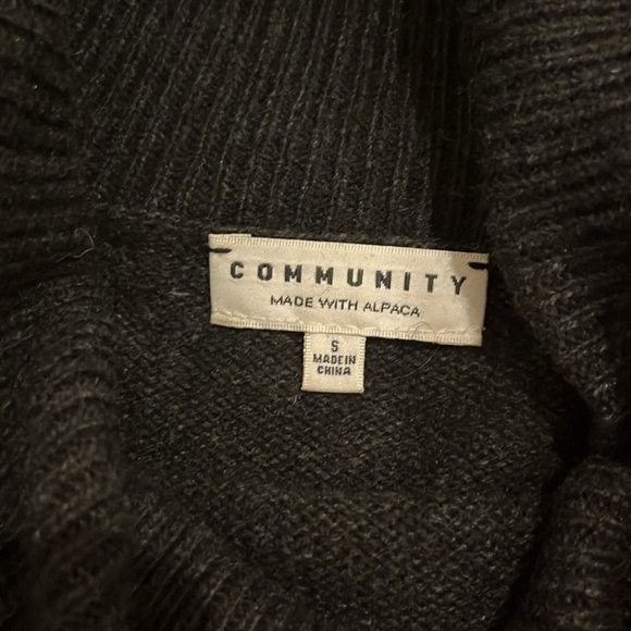 Community Plutarch Turtleneck - Picture 3 of 3